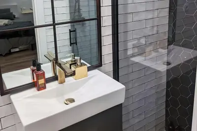 Un baño de ººººMY CityCentre SOL WiFi AC SmartTVºººº