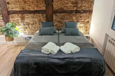 Cama o camas de una habitación en ºººººMY CityCentre SOL WiFi AC SmartTVººººº