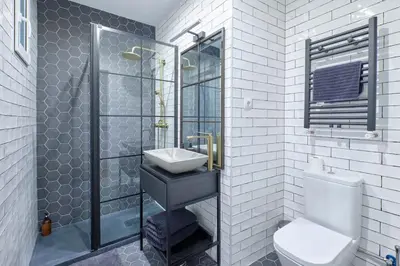 Un baño de ºººººMY CityCentre SOL WiFi AC SmartTVººººº
