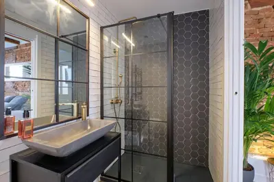 Un baño de ºPY Historical CityCentre WiFi AC SmartTVº