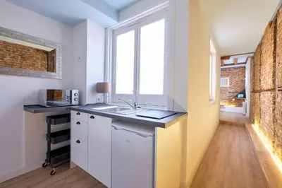 Una cocina o zona de cocina en ºPY Historical CityCentre WiFi AC SmartTVº