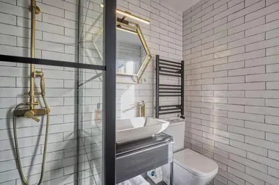 Un baño de ººPY Historical CityCentre WiFi AC SmartTVºº