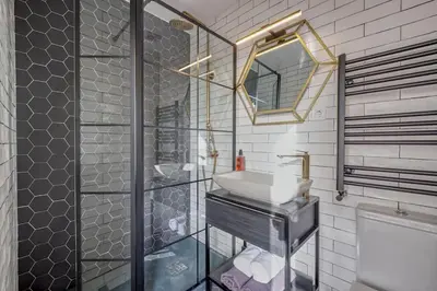 Un baño de ººPY Historical CityCentre WiFi AC SmartTVºº