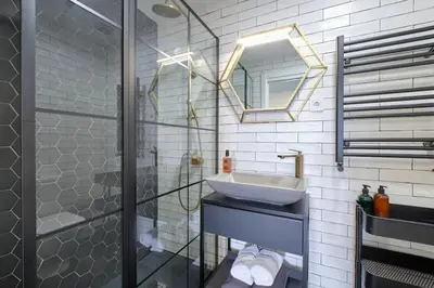 Un baño de ºººPY Historical CityCentre WiFi AC SmartTVººº