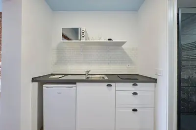 Una cocina o zona de cocina en ººººººPY Historical CityCentre WiFi AC SmartTVºººººº