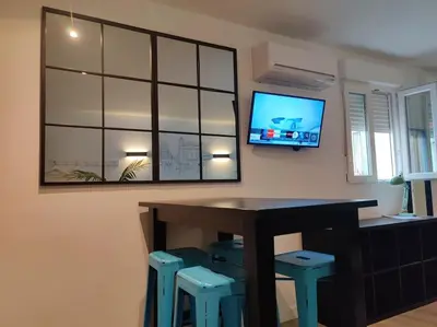 Una televisión o centro de entretenimiento en ºEM Historical CityCentre WiFi AC SmartTVº