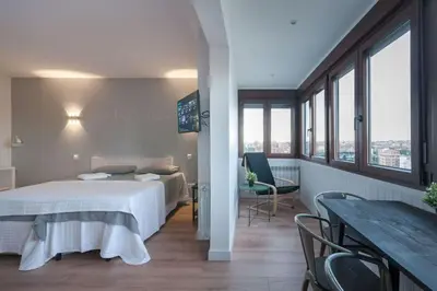Cama o camas de una habitación en ººººCH Residential Area Modern City Views WiFi ACºººº