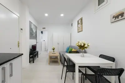 Una cocina o zona de cocina en Piso nuevo lavapies, wifi, smart tv