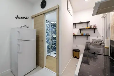 Una cocina o zona de cocina en Piso nuevo lavapies, wifi, smart tv