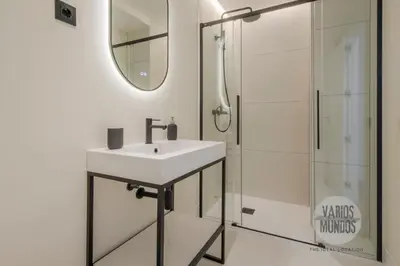 Un baño de Malasaña vibrante para 4, descubre San Bernardo 20 E3