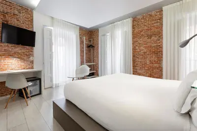 Cama o camas de una habitación en B&B HOTEL Madrid Centro Fuencarral 52