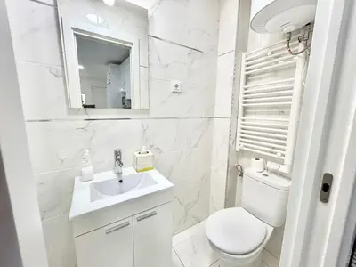 Un baño de Metro Avenida de America 07