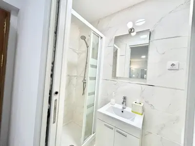 Un baño de Metro Avenida de America 07