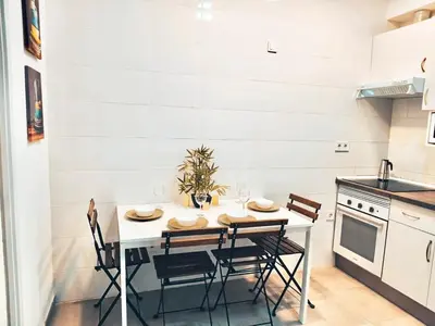 Una cocina o zona de cocina en Metro Avenida de America 02