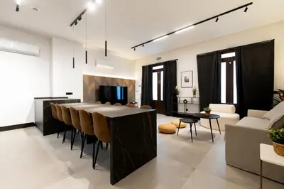 Una televisión o centro de entretenimiento en Amazing 4BD en SUITE by Madrid4You Apartments