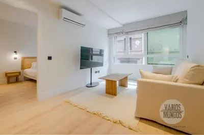 Una televisión o centro de entretenimiento en Malasaña relajante para 4, ven a San Bernardo 20 E3