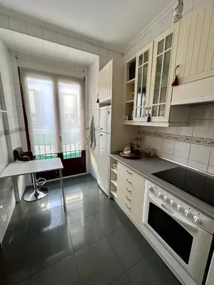 Una cocina o zona de cocina en Habitación privada con balcones, centro Madrid, Malasaña