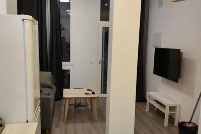 Una televisión o centro de entretenimiento en Apartamento entero Junto a Cuatro Caminos con licencia del Ayto de Madrid