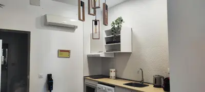 Una cocina o zona de cocina en Apartamento entero Junto a Cuatro Caminos con licencia del Ayto de Madrid