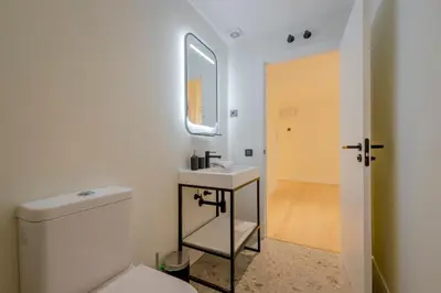 Un baño de Malasaña cálida para 4, ven a San Bernardo 20 E3