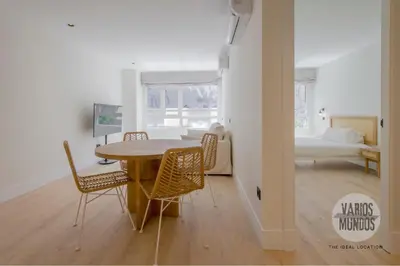 Una televisión o centro de entretenimiento en Malasaña exclusiva para 4, ven a San Bernardo 20 E3