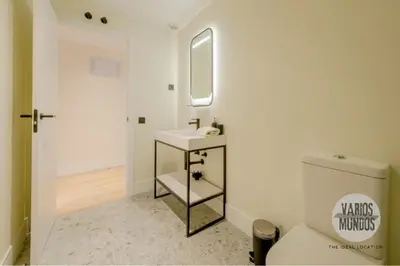 Un baño de Malasaña Escapada para 6 , descubre San Bernardo 20 E3