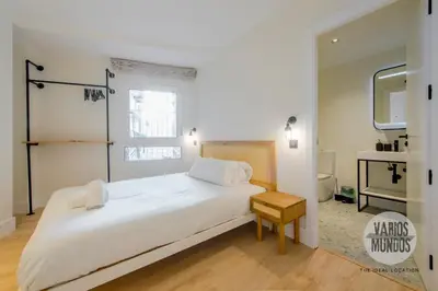Cama o camas de una habitación en Malasaña auténtica para 8, ven a San Bernardo 20 E3