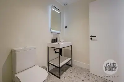 Un baño de Malasaña auténtica para 8, ven a San Bernardo 20 E3
