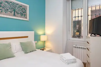 Cama o camas de una habitación en Modern and spacious-2Bedrooms 1Bathroom-Malasaña