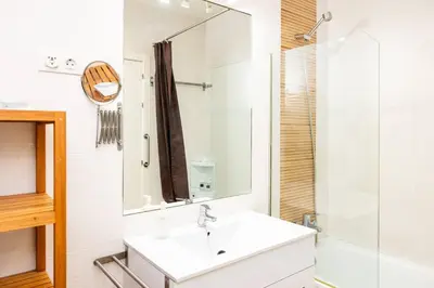 Un baño de Modern and spacious-2Bedrooms 1Bathroom-Malasaña