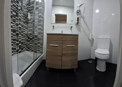 Un baño de CH CRUZ MADRiD