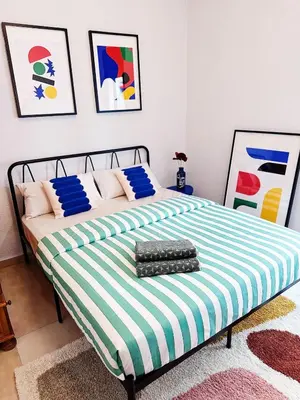 Cama o camas de una habitación en Vintage style apt in Madrid centro