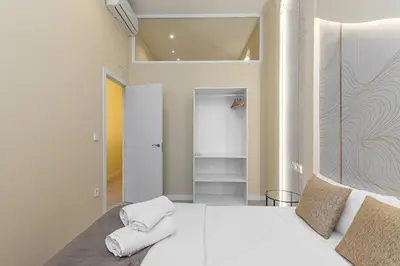 Cama o camas de una habitación en Queen's Chamberí Boutique I - Alojamiento Corta Estancia