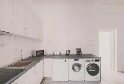 Una cocina o zona de cocina en Amplio Piso de 7 habs, 4 baños sobre calle Gran Vía