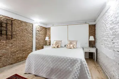 Cama o camas de una habitación en NEW APT-LOCATION LOCATION LOCATION!(BAR)
