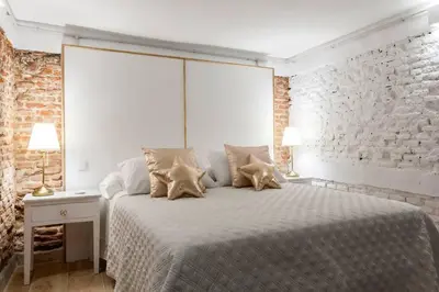 Cama o camas de una habitación en NEW APT-LOCATION LOCATION LOCATION!(BAR)