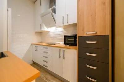 Una cocina o zona de cocina en For You Rentals Encantadora vivienda TEMPORAL a pocos minutos del metro Lavapies ZUR3324