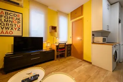 Una cocina o zona de cocina en For You Rentals Encantadora vivienda TEMPORAL a pocos minutos del metro Lavapies ZUR3324