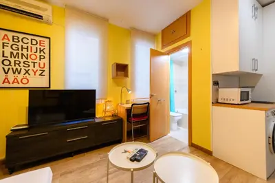 Una cocina o zona de cocina en For You Rentals Encantadora vivienda TEMPORAL a pocos minutos del metro Lavapies ZUR3324