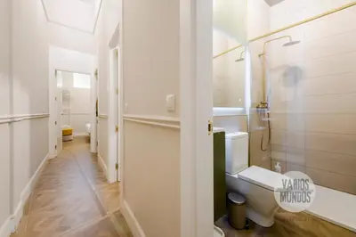 Un baño de Confort y cultura para 10, en el vibrante Lavapiés