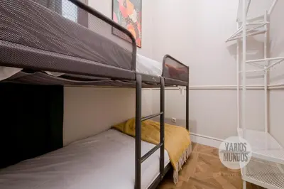 Cama o camas de una habitación en Confort y cultura para 10, en el vibrante Lavapiés