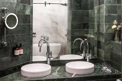 Un baño de NH Collection Madrid Paseo del Prado