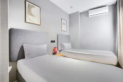Cama o camas de una habitación en Dobo Madrid Justicia