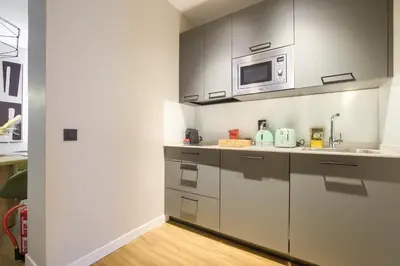 Una cocina o zona de cocina en Dobo Madrid Justicia