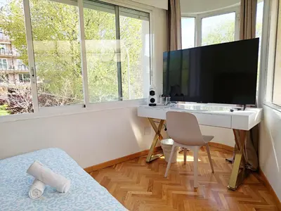 Una televisión o centro de entretenimiento en Casa El Viso