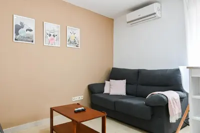 Zona de estar de For You Rentals Acogedor Apartamento TEMPORAL en Vallecas Tu Nuevo Hogar en un Barrio con Encanto MEN551B