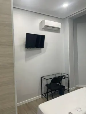 Una televisión o centro de entretenimiento en CH Otello Rooms I - Madrid
