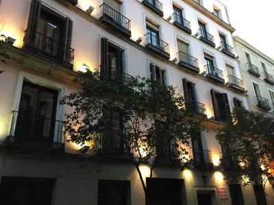 Edificio en el que se encuentra el hostal o pensión