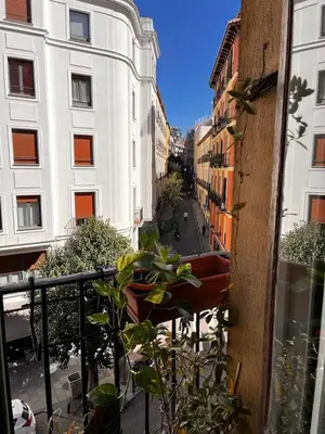 Edificio en el que se encuentra el hostal o pensión