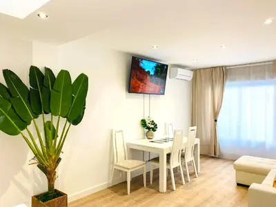 Una televisión o centro de entretenimiento en Palacio Apartments Madrid Temporal